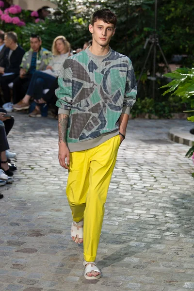 Look 18